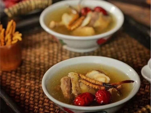 冬蟲夏草可以直接食用嗎？冬蟲夏草常用于燉煮